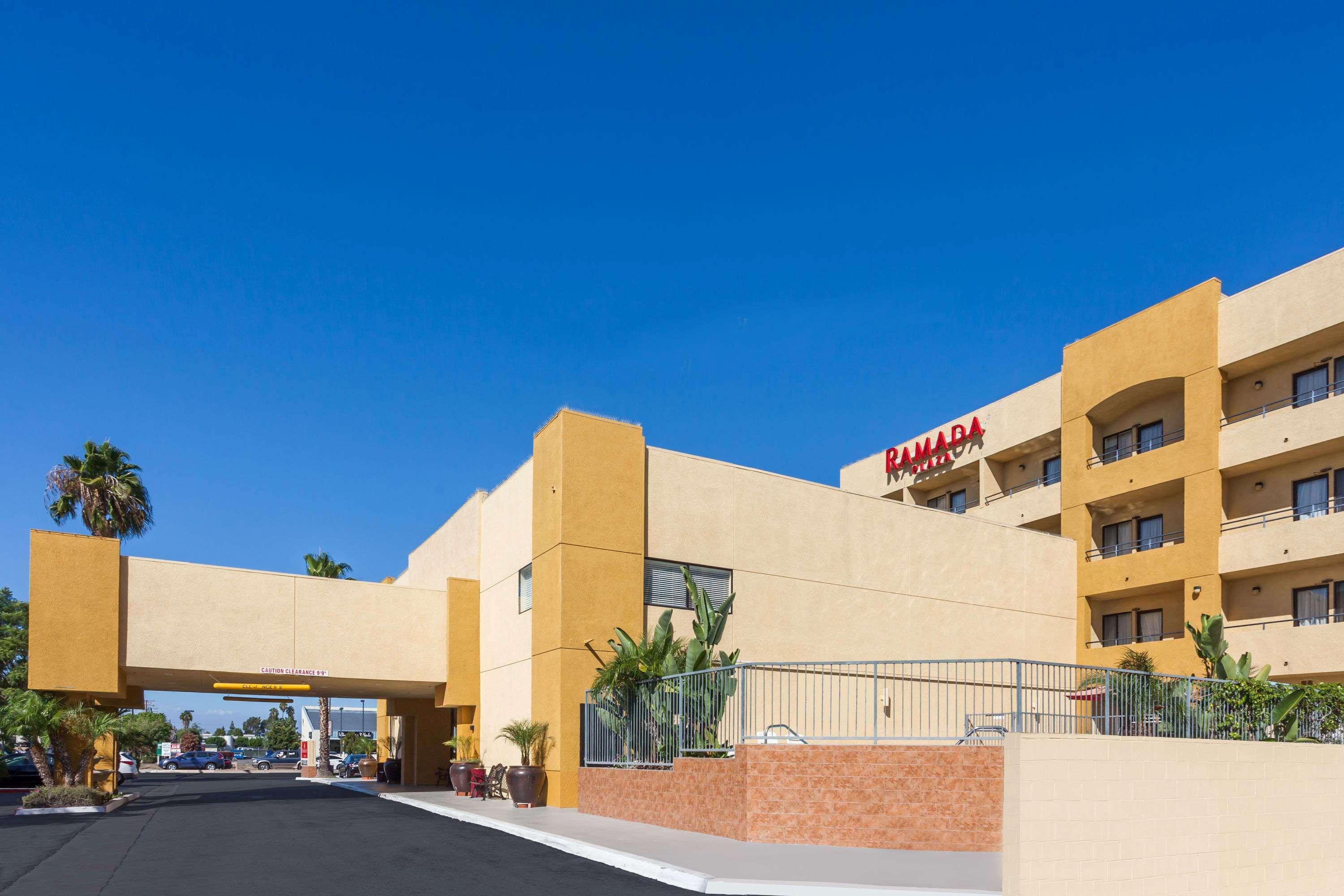 Ramada Plaza By Wyndham Garden Grove/Anaheim South Hotel Exterior foto